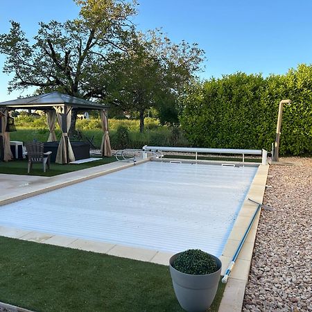 Jolie Villa Independante Climatisee 3 Chambres Tout Confort 6 Couchages, Piscine Chauffee 4 X 8 Disponible Selon Meteo De Mai A Fin Septembre, Jacuzzi 4 Places, Boulodrome Eclaire, Ping-Pong, Wifi, Proche Commerces Animaux Domestiques Sur Demande Bretenoux ภายนอก รูปภาพ