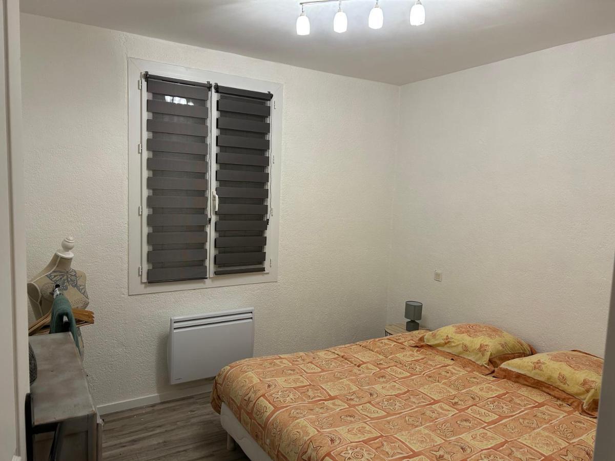 Jolie Villa Independante Climatisee 3 Chambres Tout Confort 6 Couchages, Piscine Chauffee 4 X 8 Disponible Selon Meteo De Mai A Fin Septembre, Jacuzzi 4 Places, Boulodrome Eclaire, Ping-Pong, Wifi, Proche Commerces Animaux Domestiques Sur Demande Bretenoux ภายนอก รูปภาพ