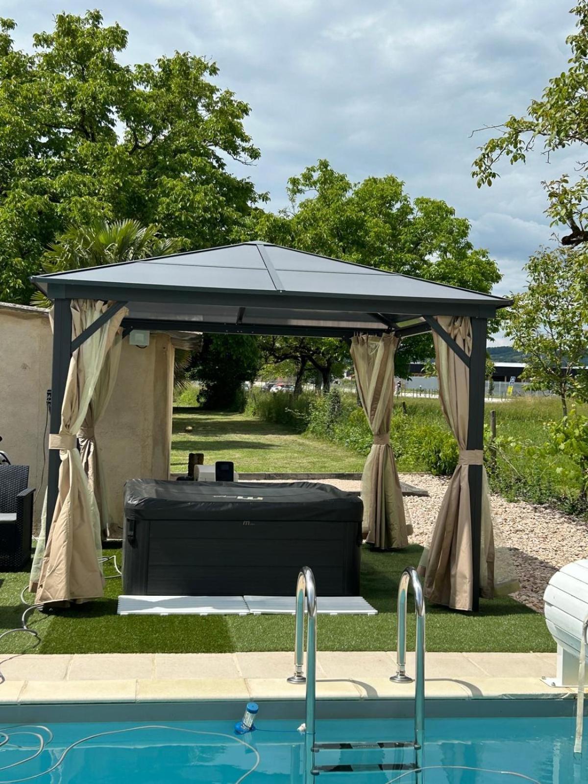 Jolie Villa Independante Climatisee 3 Chambres Tout Confort 6 Couchages, Piscine Chauffee 4 X 8 Disponible Selon Meteo De Mai A Fin Septembre, Jacuzzi 4 Places, Boulodrome Eclaire, Ping-Pong, Wifi, Proche Commerces Animaux Domestiques Sur Demande Bretenoux ภายนอก รูปภาพ