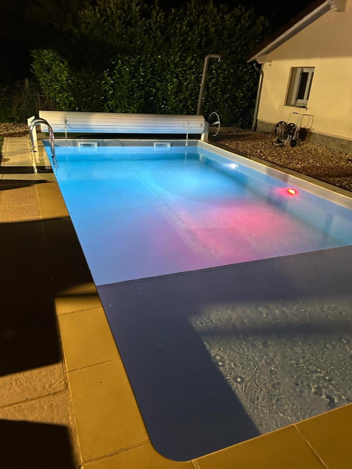 Jolie Villa Independante Climatisee 3 Chambres Tout Confort 6 Couchages, Piscine Chauffee 4 X 8 Disponible Selon Meteo De Mai A Fin Septembre, Jacuzzi 4 Places, Boulodrome Eclaire, Ping-Pong, Wifi, Proche Commerces Animaux Domestiques Sur Demande Bretenoux ภายนอก รูปภาพ